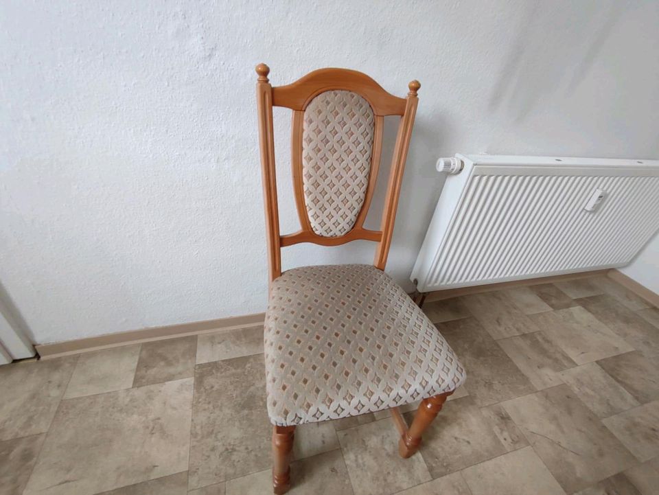 Tisch ausziehbar und 6 Stühle in Groß Kreutz