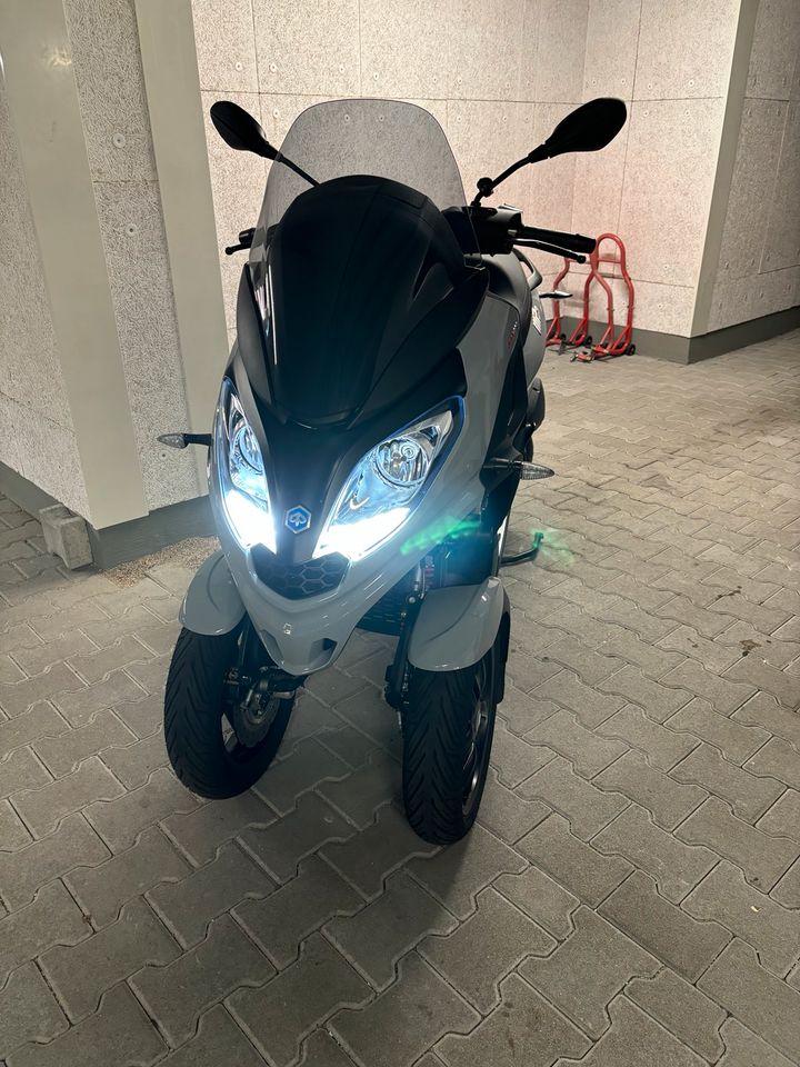 Piaggio Mp3 300 HPE Sport (Tüv NEU,Top gepflegt) in Pforzheim