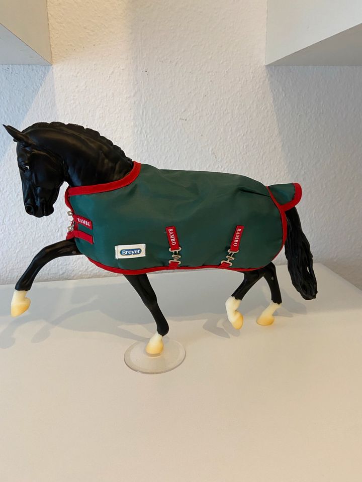 Breyer Pferd Pferdedecke Rambo in grün rot Breyer Zubehör in Leinfelden-Echterdingen