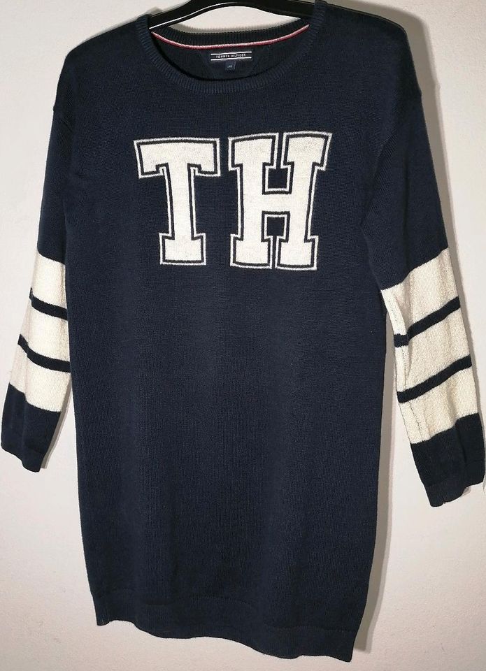 Tommy Hilfiger Kleider und Pullover, Gr. 140,152 in München