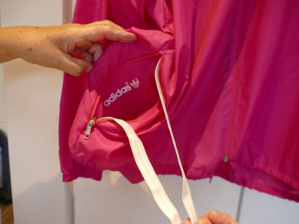 Neu Adidas Schutz-Jacke Regen-Jacke 44 ultraleicht einziehbar in Neuenkirchen