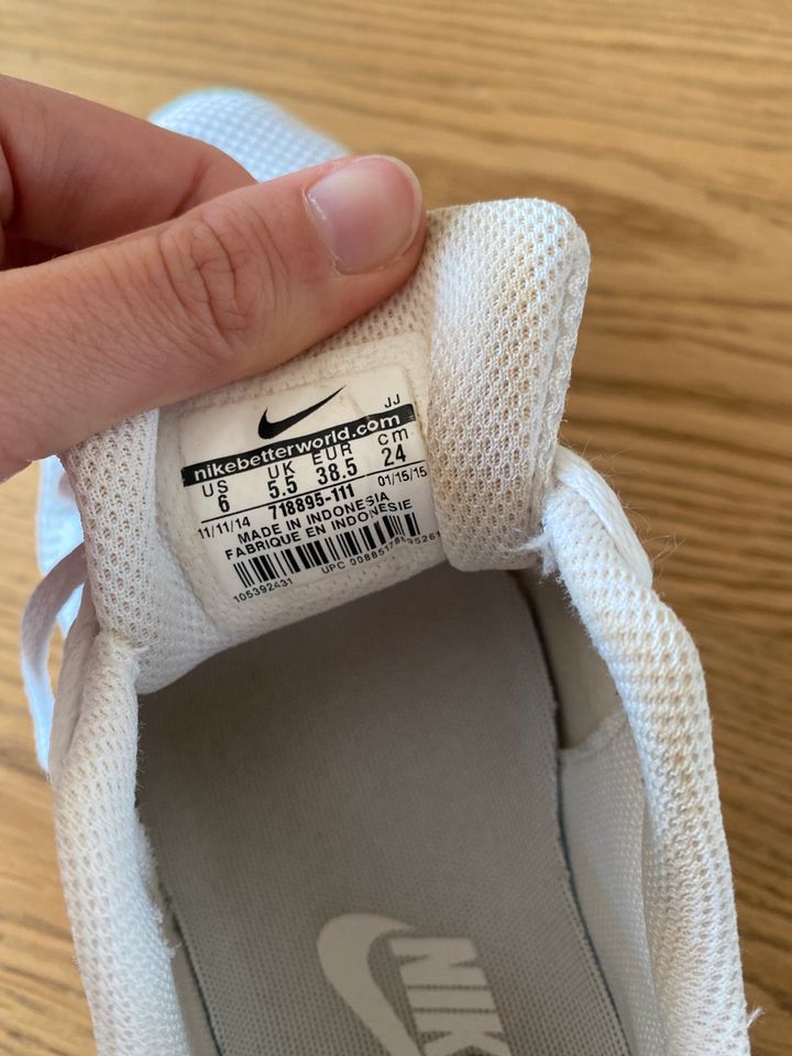 Nike Schuhe weiß Gr. 38,5 in Hainburg