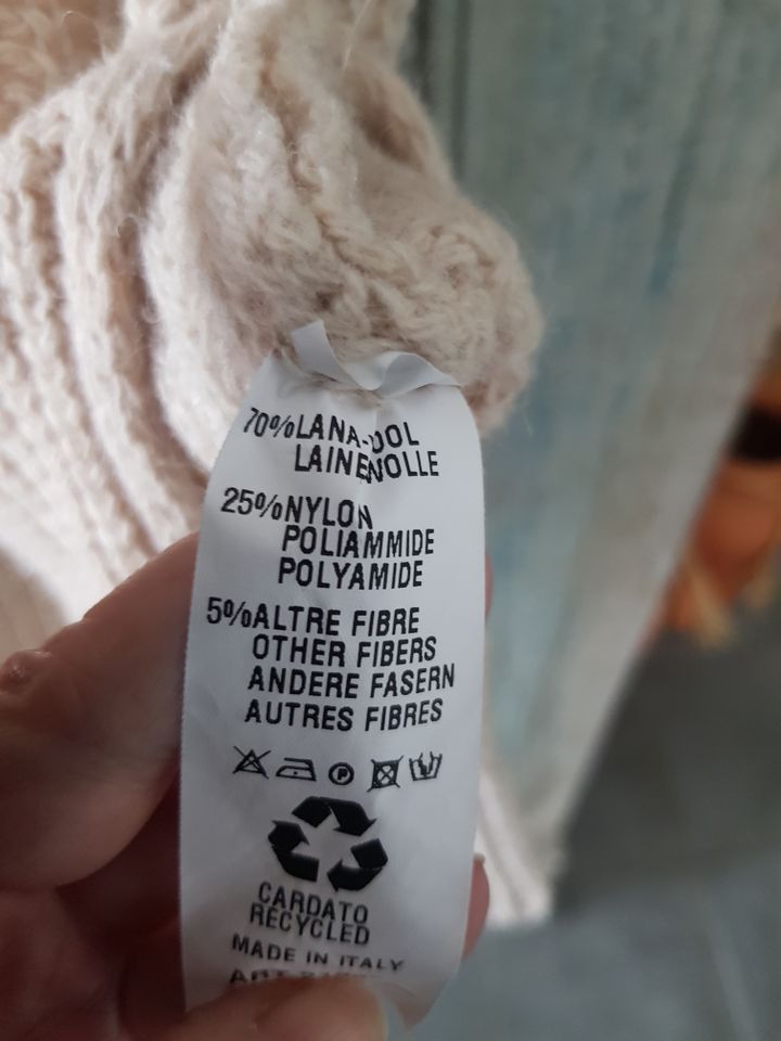 neuwertiges beiges Strickkleid in Walldorf