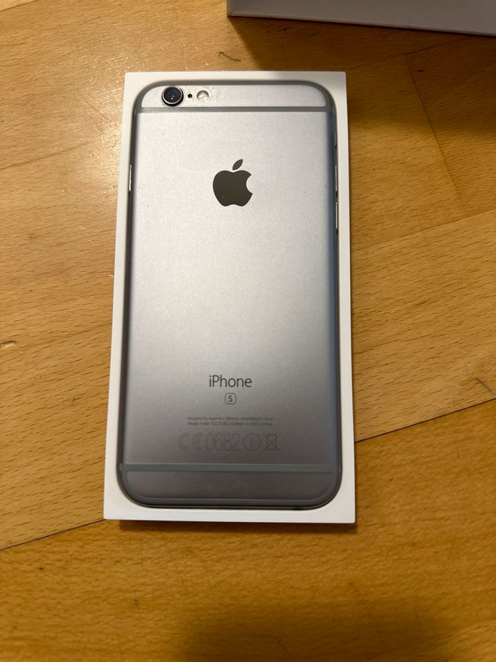 IPhone 6S 64 GB - grau inkl. 3 Hüllen in Stuttgart