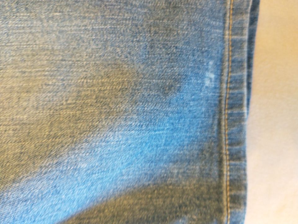 Levi Strauss 511 size 12 kurz 146 152 in Bensheim