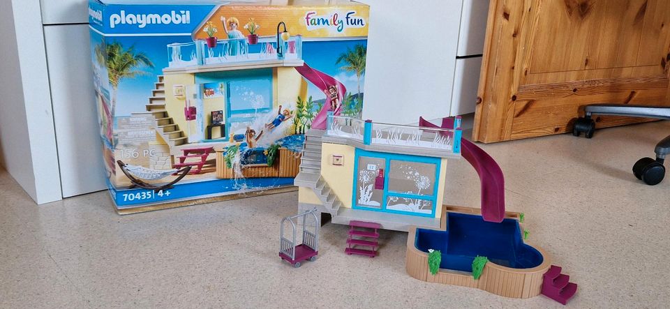 Playmobil 70435 Family Fun Bungalow mit Pool in Hohenkammer