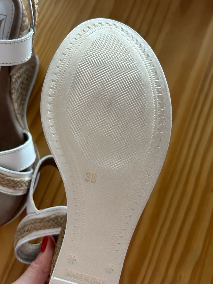 Arizona Sandalen Sandaletten Gr. 38 Leder Neu Weiß Keilabsatz in Coburg