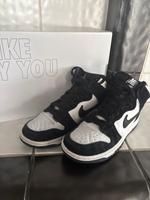 Nike Gr.41 schwarz/weiß Wildledermix By you limited unisex Sneake Bayern - Schrobenhausen Vorschau