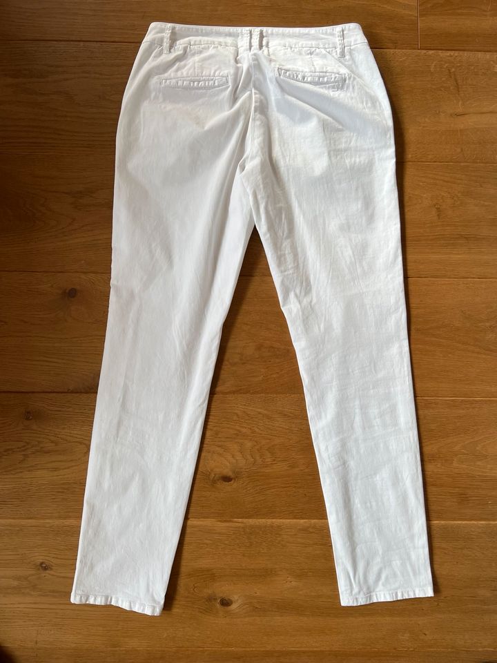 Weiße Chino Hose von S. Oliver - Gr. 36/32 in Düsseldorf