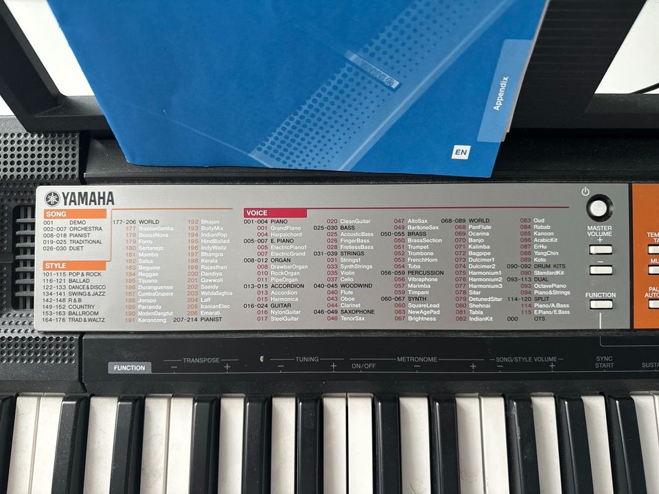 Keyboard PSR- F50 Yamaha in Falkenstein/Vogtland