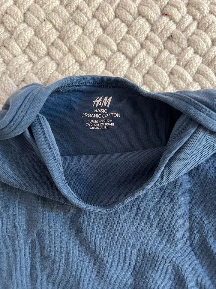 H&M Pullover Basic Shirt mit Kreuzverschluss an Schultern Gr.80 in Niedergörsdorf