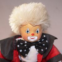 Clown-Puppe mit Jacke , Hose und Fliege 34 cm groß Niedersachsen - Edemissen Vorschau