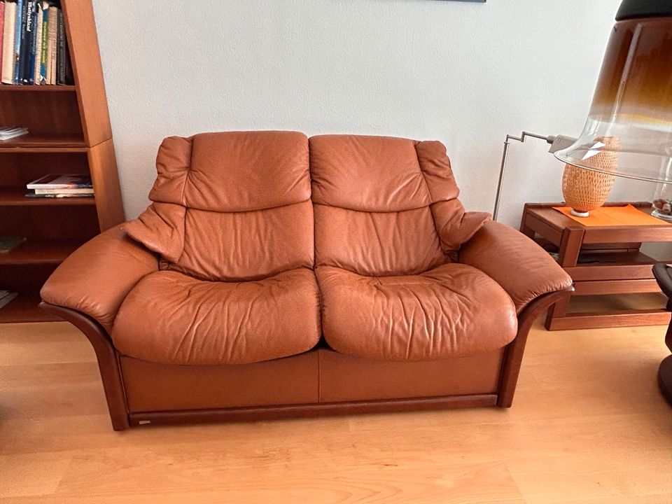 Sofa aus Leder mit Relaxfunktion in Hamburg