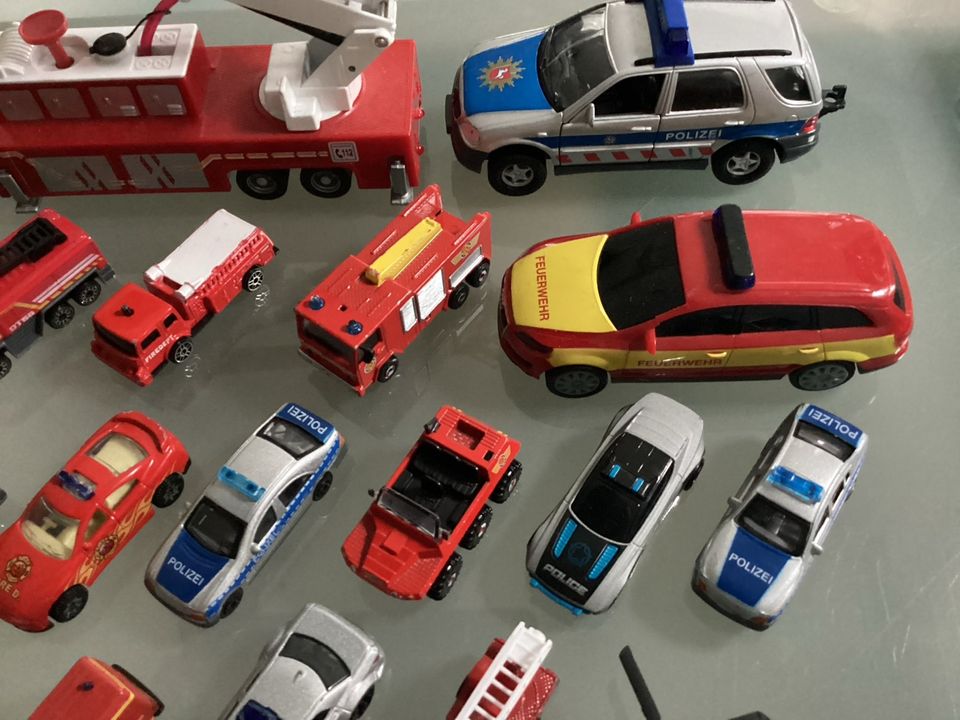 Großes Feuerwehr Polizei Spielzeugauto Set:Majorette,Hot Wheels… in Hünxe