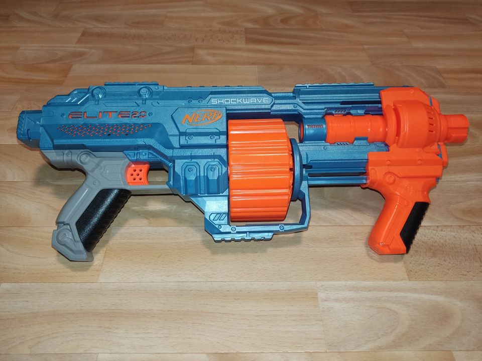 Nerf Elite 2.0 Shockwave RD-15 Blaster, Sehr gut erhalten in Poppenhausen