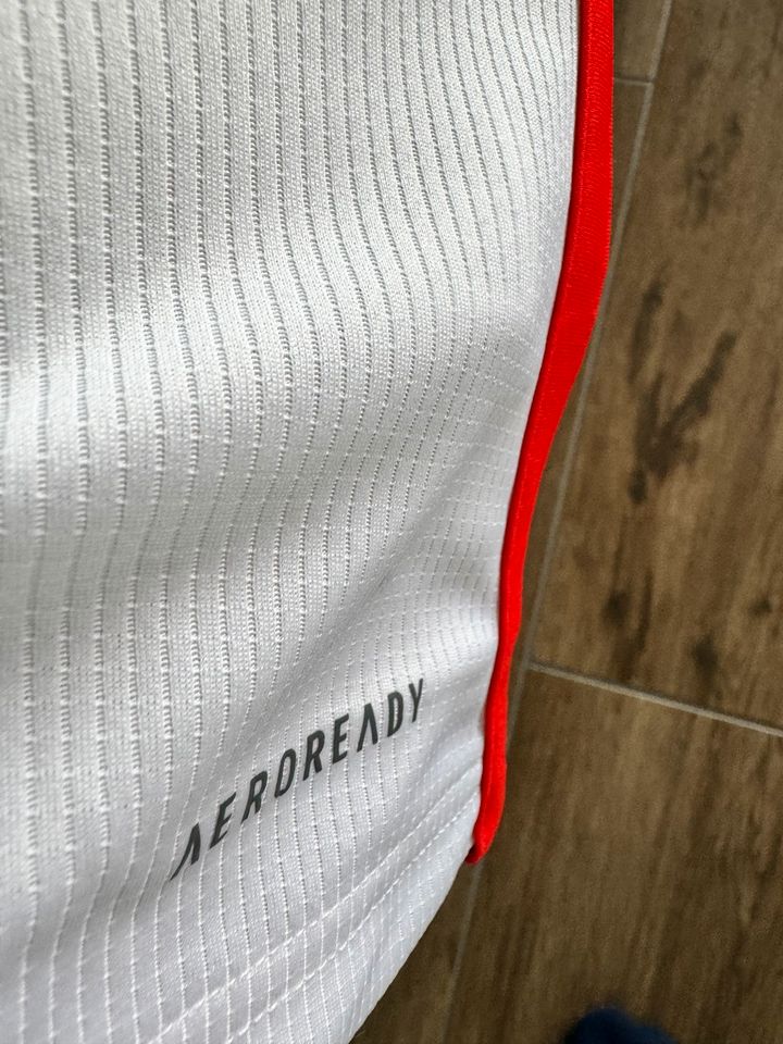 Adidas FC Bayern Trikot mit Original Unterschrift Konrad Laimer in Saarbrücken