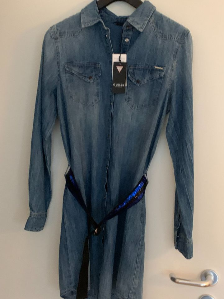 Jeanskleid/-mantel von Guess, blau, Größe M, neu mit Etikett in Wiesbaden