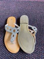 Zehentrenner Sandalen Sneakers/ Wanderschuhe Lowa/ Ballerinas 38 Sachsen - Wachau Vorschau