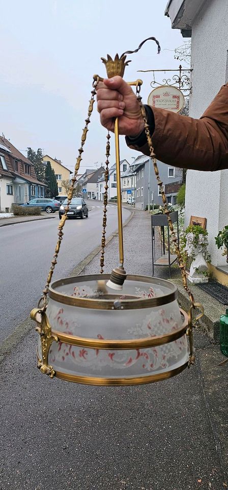 Alte antike Lampe Leuchte Hängeleuchte 1900 England geäztes Glas in Frickenhausen