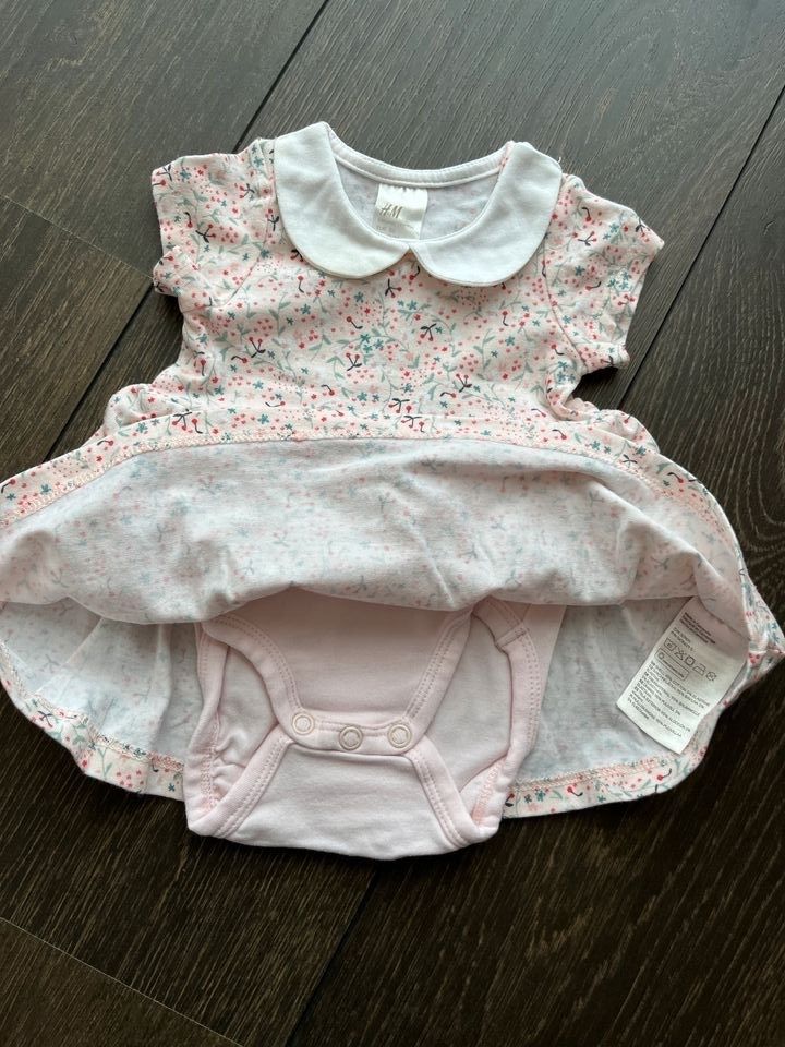 H&M | Baby | Body | Kleid | Gr. 50 in Bokensdorf