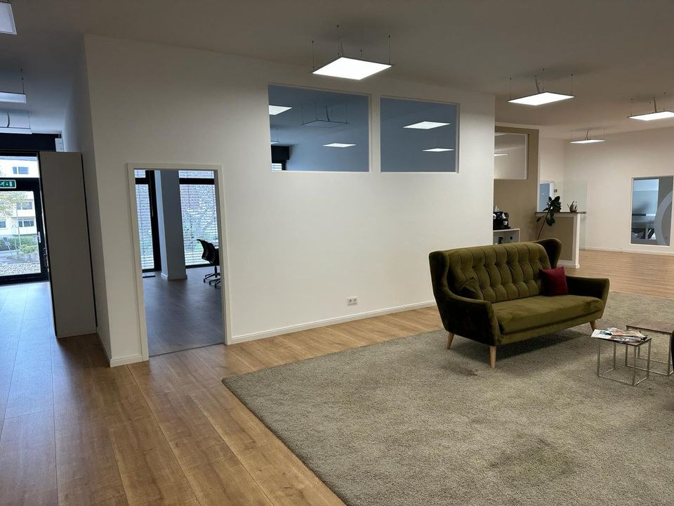 Büro mit 4 einzelnen Räumen oder als Kosmetik Studio in Frankfurt am Main