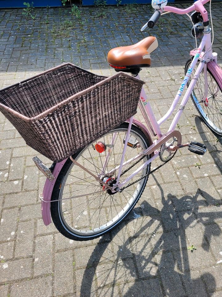 Damenrad Mädchenrad Kinderrad 26 er mit Korb in Celle