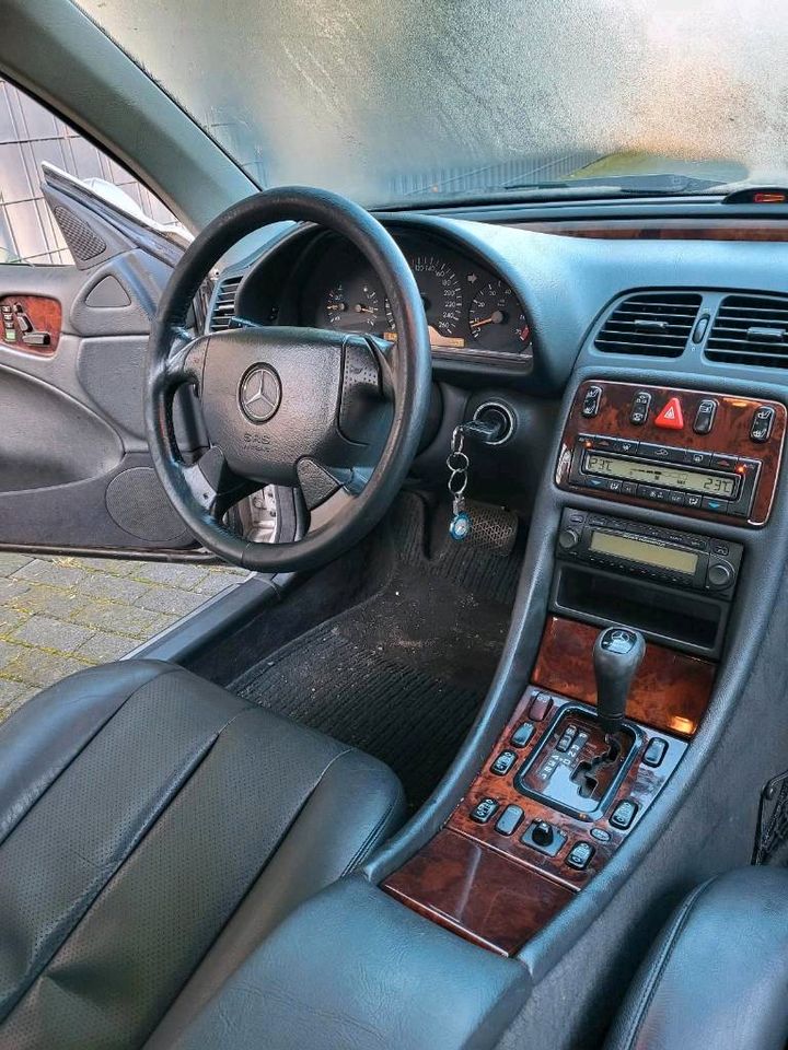 Mercedes Benz W208 CLK 320 Cabrio AMG Paket in Burgwedel