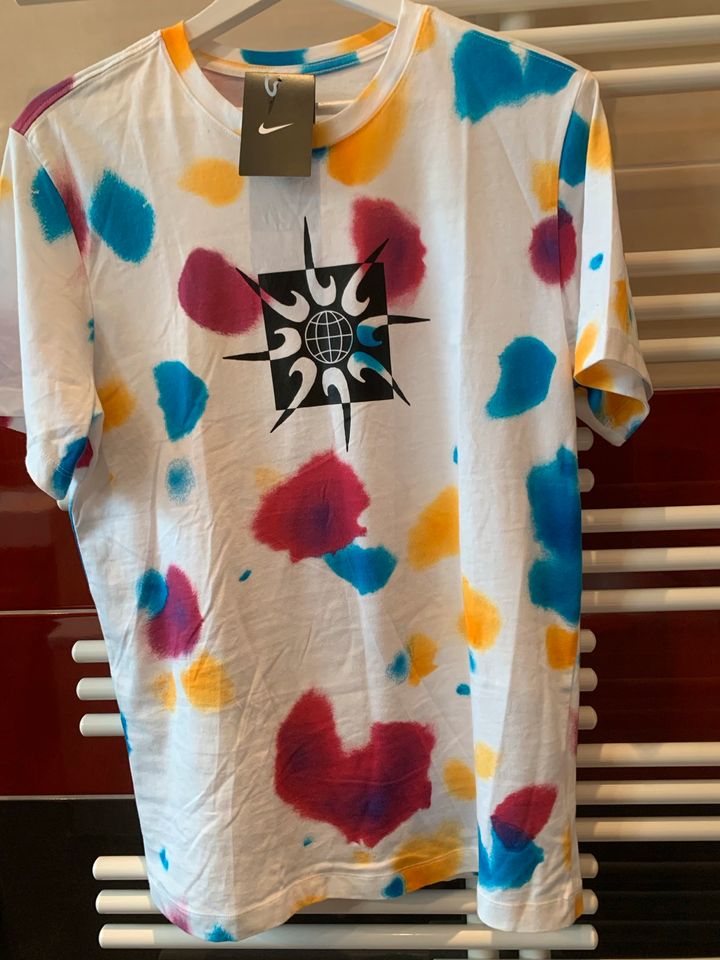 Extravagantes Shirt von Nike in Königs Wusterhausen