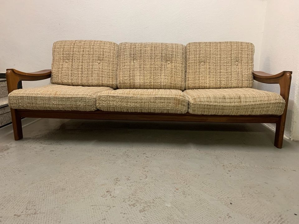 Mid Century Skandinavische Teakholz Sitzgruppe Sofa & 1 Sessel in Albstadt