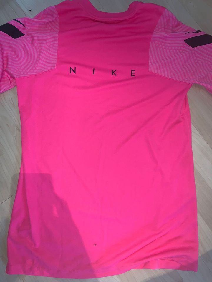 Pinkes Sporttrikot Gr. M | Nike in Hohenbocka