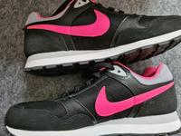 Nike Schuhe schwarz mit pink Niedersachsen - Goslar Vorschau