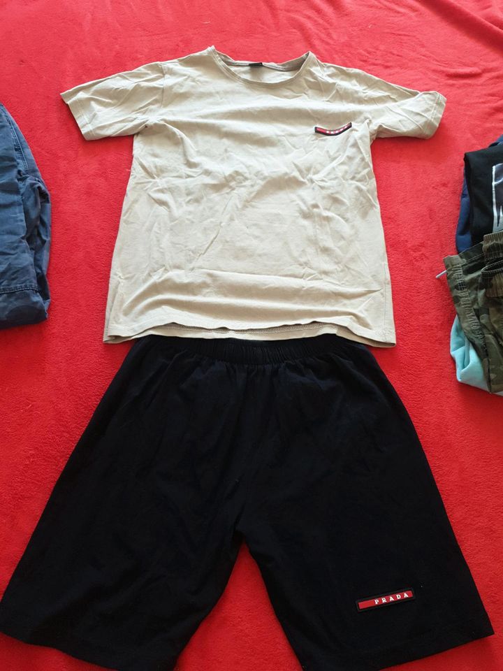 Prada T-shirt und kurze shorts Größe 176 in Bremen