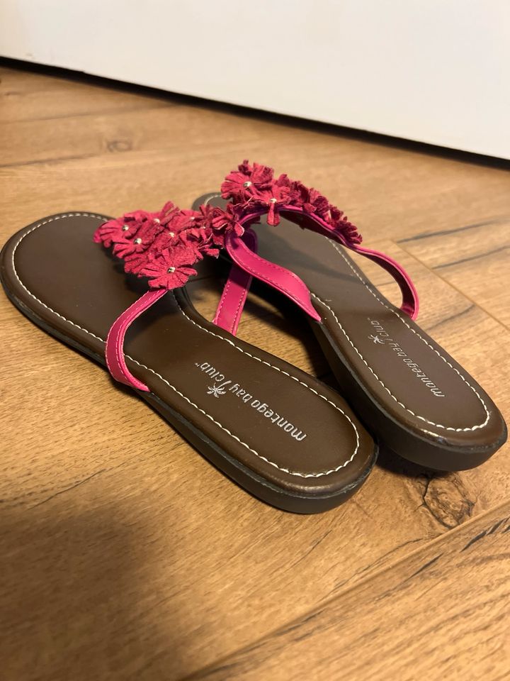 Neue Sandalen FlipFlops pink Blumen montego bay in Großrinderfeld