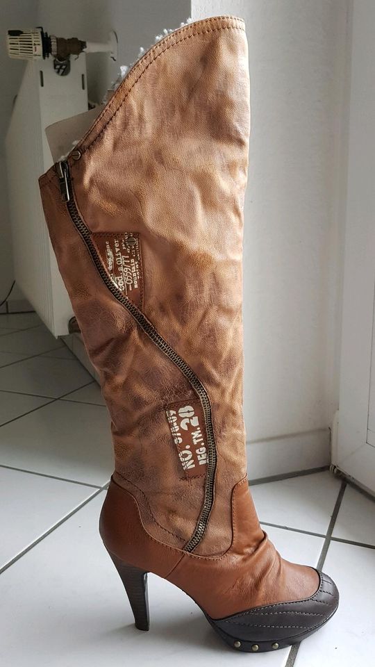 Neue Stiefel von S Oliver Größe 39 in Lippstadt