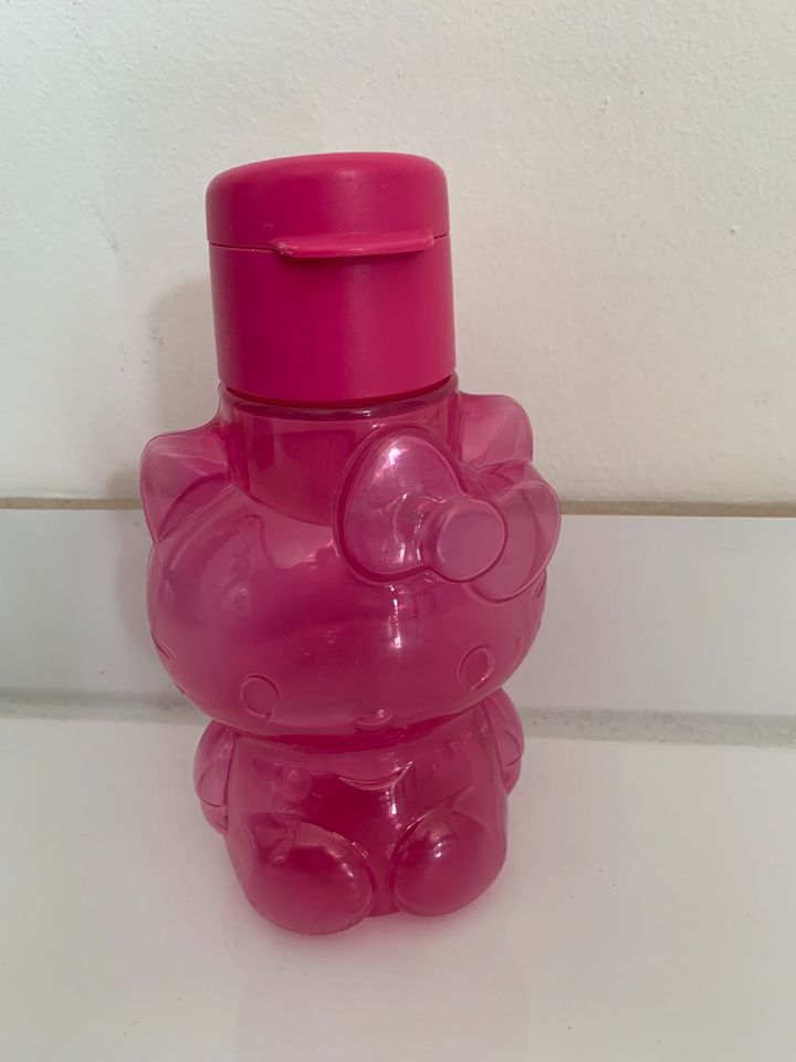 Trinkflasche Hello Kitty Tupperware     5€ in Selters