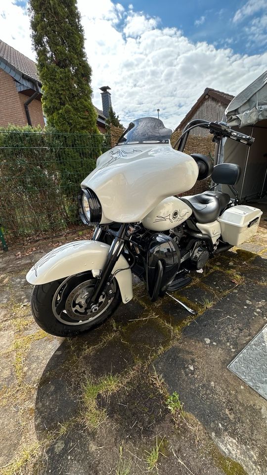 Harley-Davidson Street Glide in Wilhelmshorst