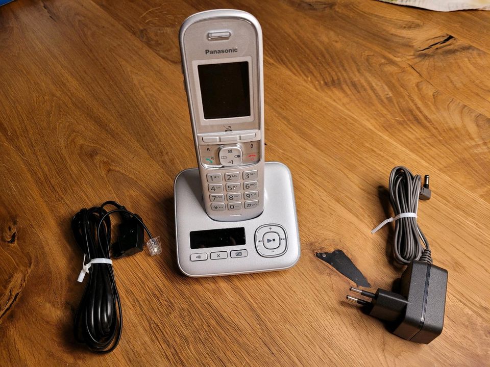 digitales schnurloses Panasonic Telefon incl. AB KX-TGH 720 in Rosenheim