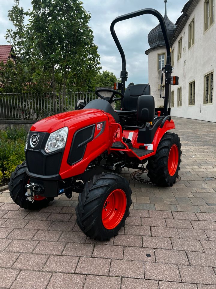 Kioti CS2220 Traktor Kleintraktor optional mit Frontlader Kubota in Boxberg