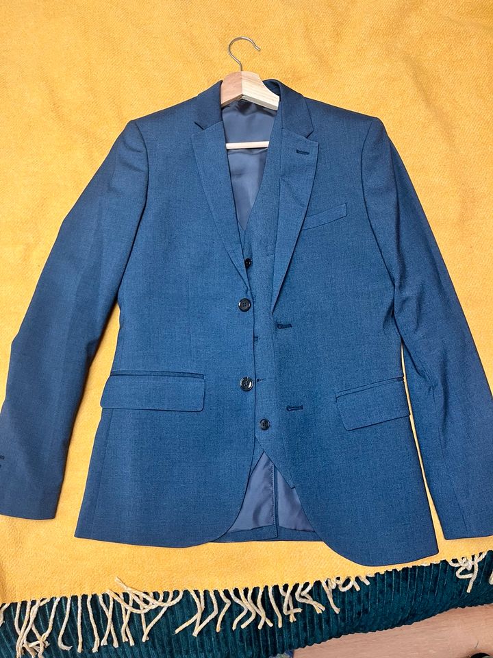 Anzug Blazer Weste Anzughose Anzugset H&M mit Weste Gr 44 in Frankfurt am Main