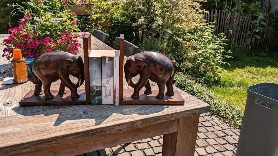 Schöne Bücher Stützen Holz Elefanten Stoßzähne echt, Kolonialstil in Bergisch Gladbach