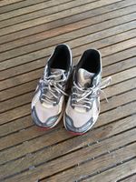 Asics - Schuhe / Sportschuhe / Turnschuhe / Halbschuhe Gr. 33 Niedersachsen - Nienstädt Vorschau