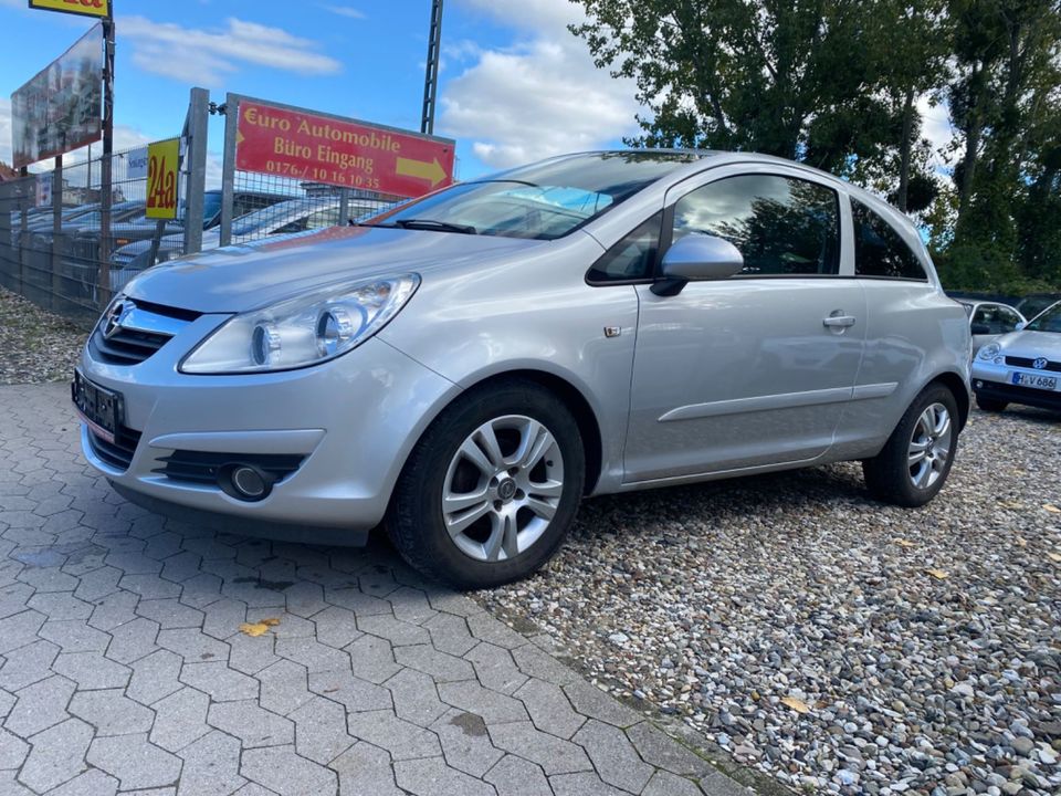 Opel Corsa D Edition in Hildesheim