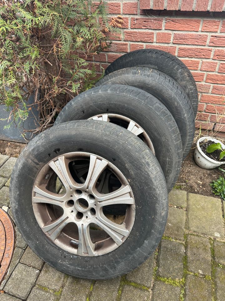 Winterreifen mit Felge 235/65R17 Radial 104H M+S in Hamburg