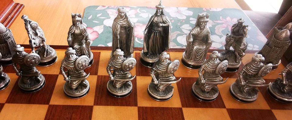 Kreuzritter Schachspiel mit Brett, schwere Ausführung Zinnfiguren in Baiersbronn