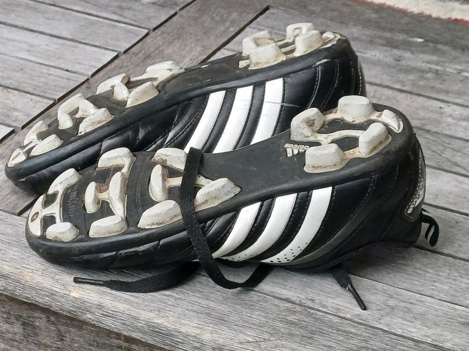 Adidas Fussballschuhe Leder in Emsbüren