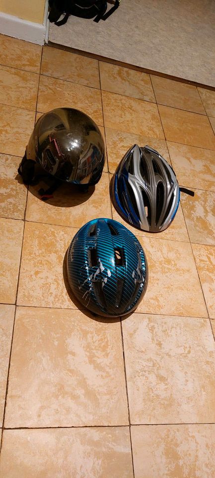 2x Fahrradhelme Helm Helme 1x Skaterhelm Chrom in Rinteln