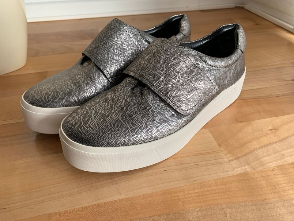 Calvin Klein Sneaker Leder Gr.39 Silber Metallic in Nürnberg (Mittelfr)