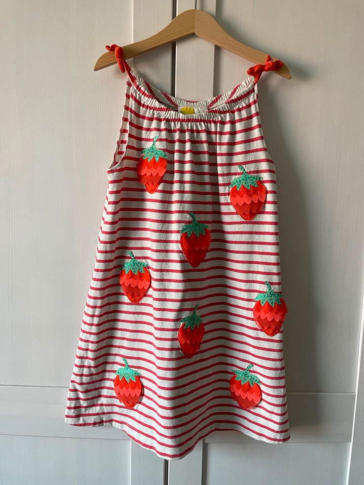 Schönes Mini Boden Kleid  Erdbeeren (3D und Pailletten) 7-8 (128) in Friedberg