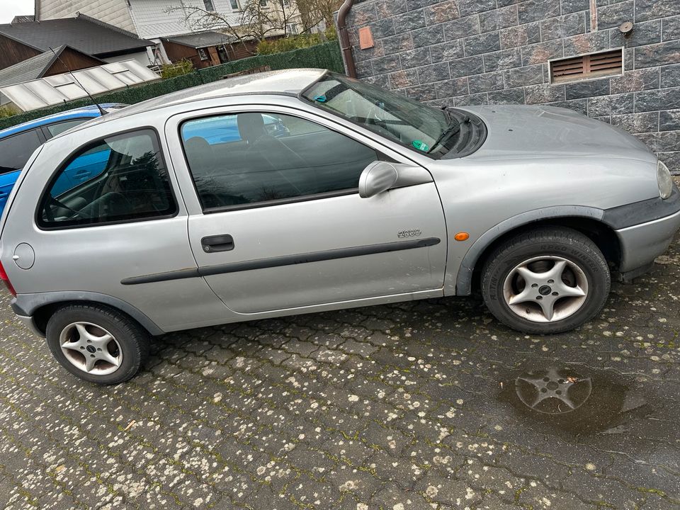 Opel Corsa Baujahr 2000 ohne TÜV aber fahrbereit in Haiger