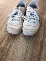 Nike-Turnschuhe in Creme Hessen - Groß-Umstadt Vorschau